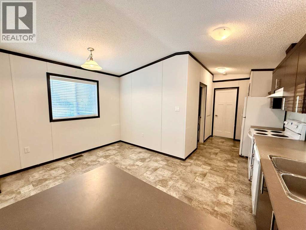 26, 1609 14 Street - 5