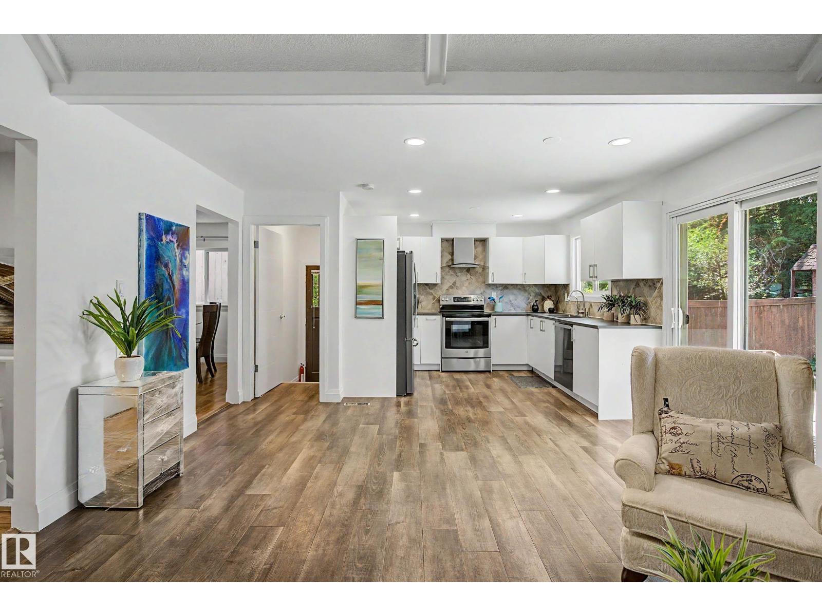 3718 103B ST NW - 18