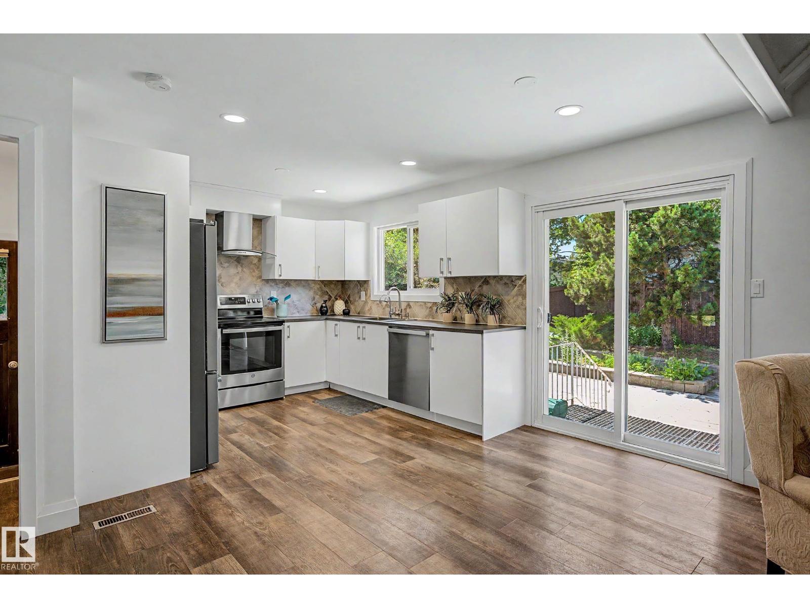 3718 103B ST NW - 19