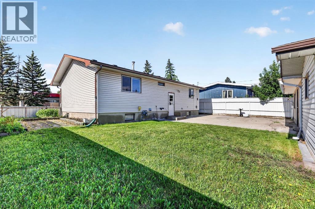 912 Stonehaven Road SW - 31