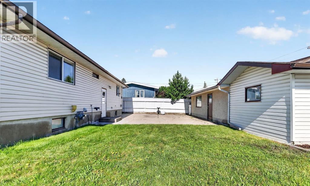 912 Stonehaven Road SW - 29