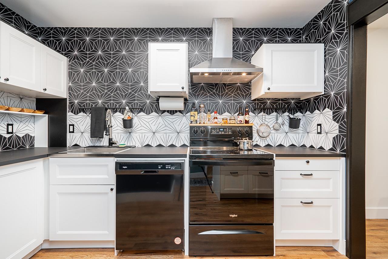 1 Bed, 1 Bath Apartment for Sale in White Rock – 301 1561 VIDAL STREET, White Rock – MLS# R3145049 - Image 2