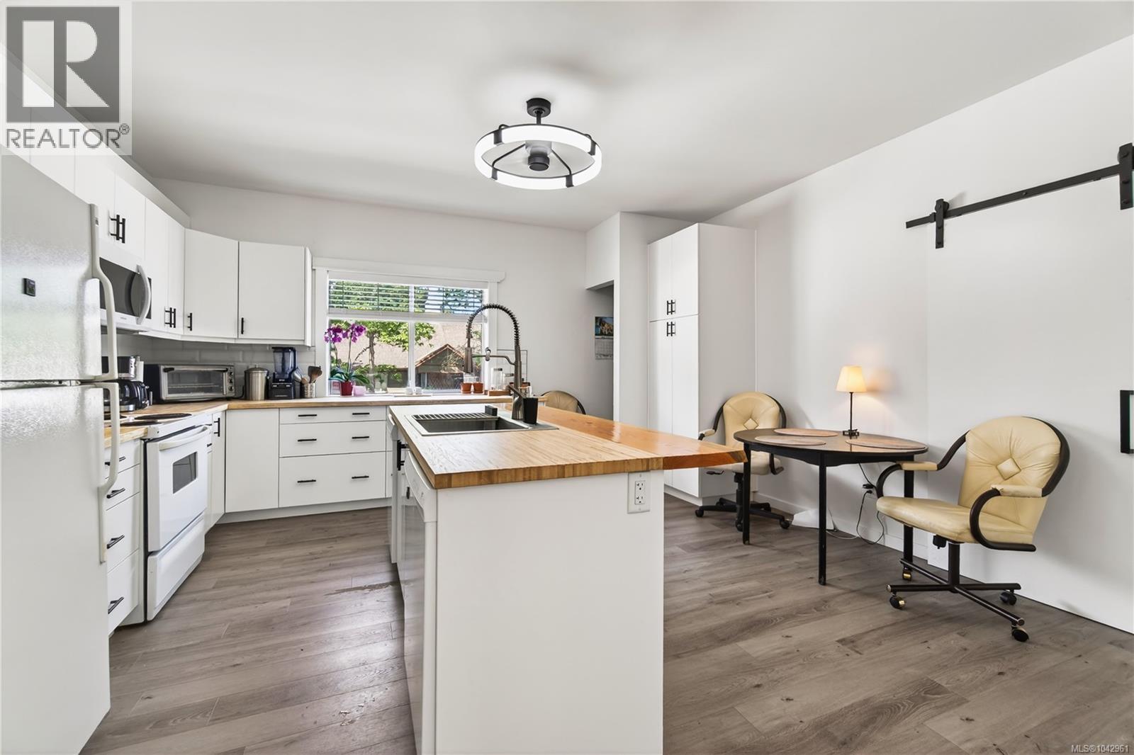 203 Prideaux St - 23