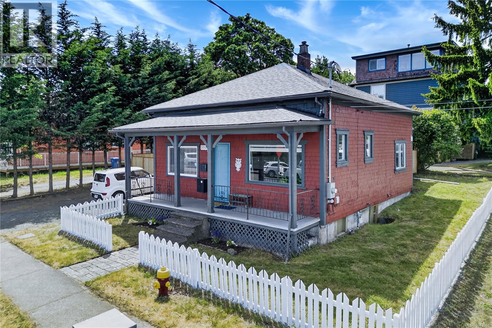 203 Prideaux St - 1
