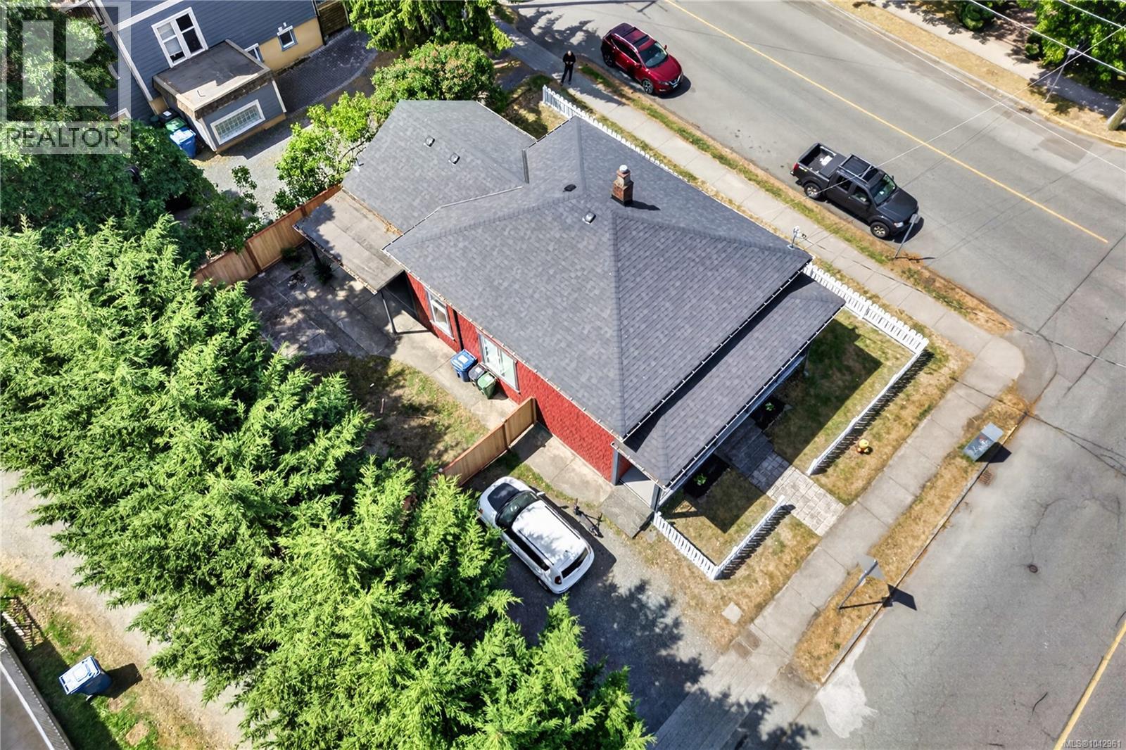 203 Prideaux St - 55