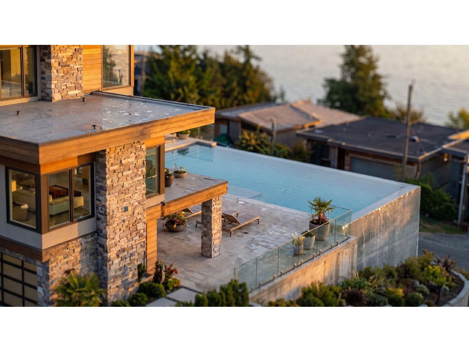 14310 SUNSET DRIVE, White Rock