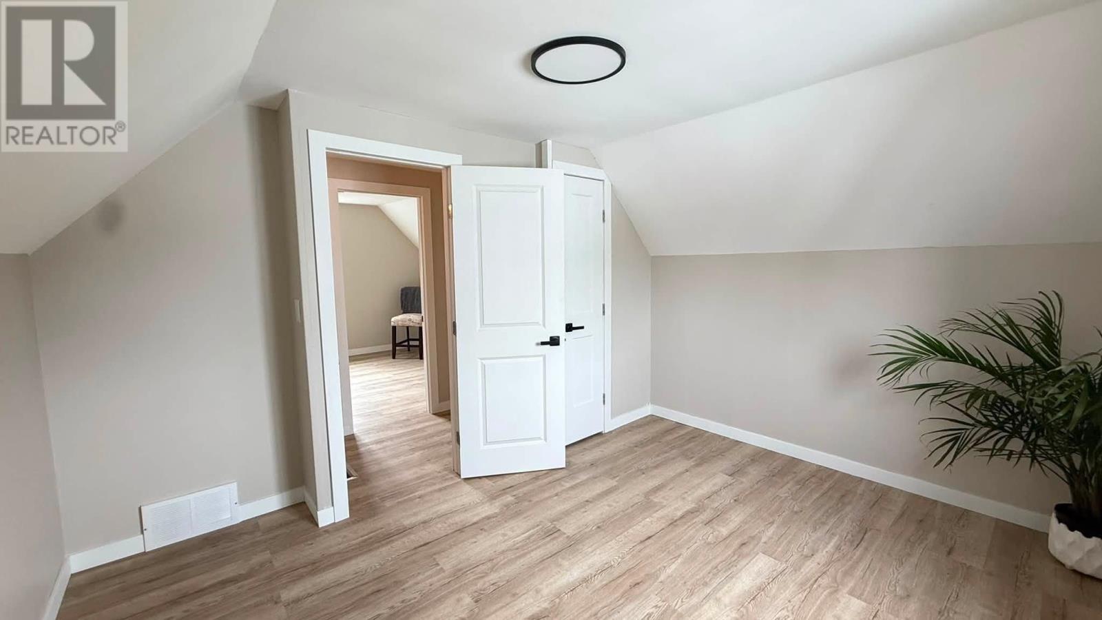 372 GRENVILLE AVE - 14