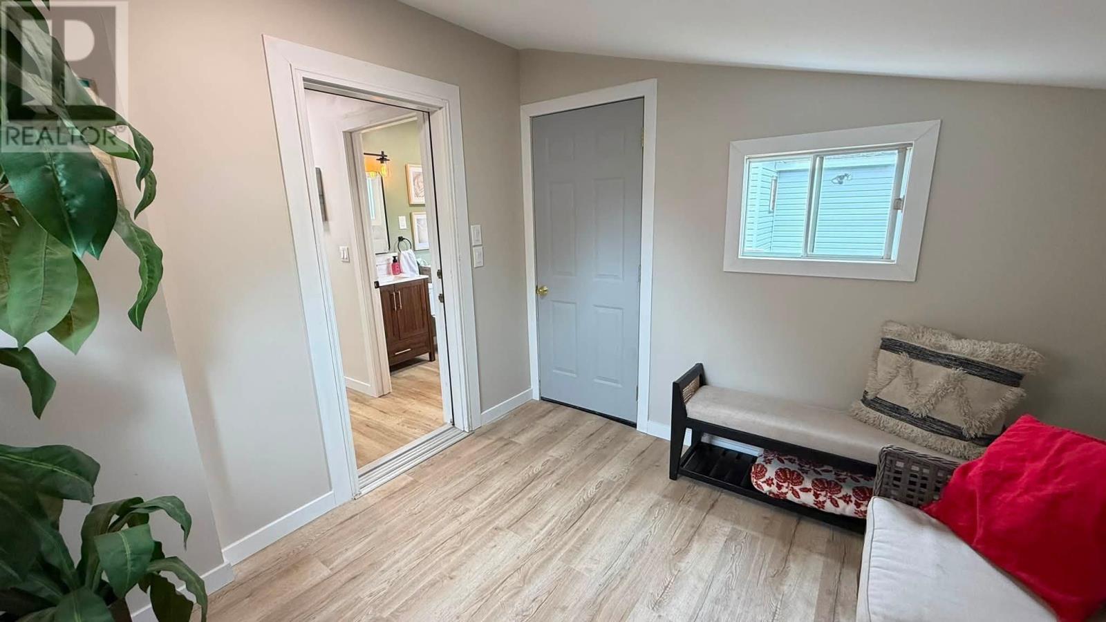 372 GRENVILLE AVE - 10