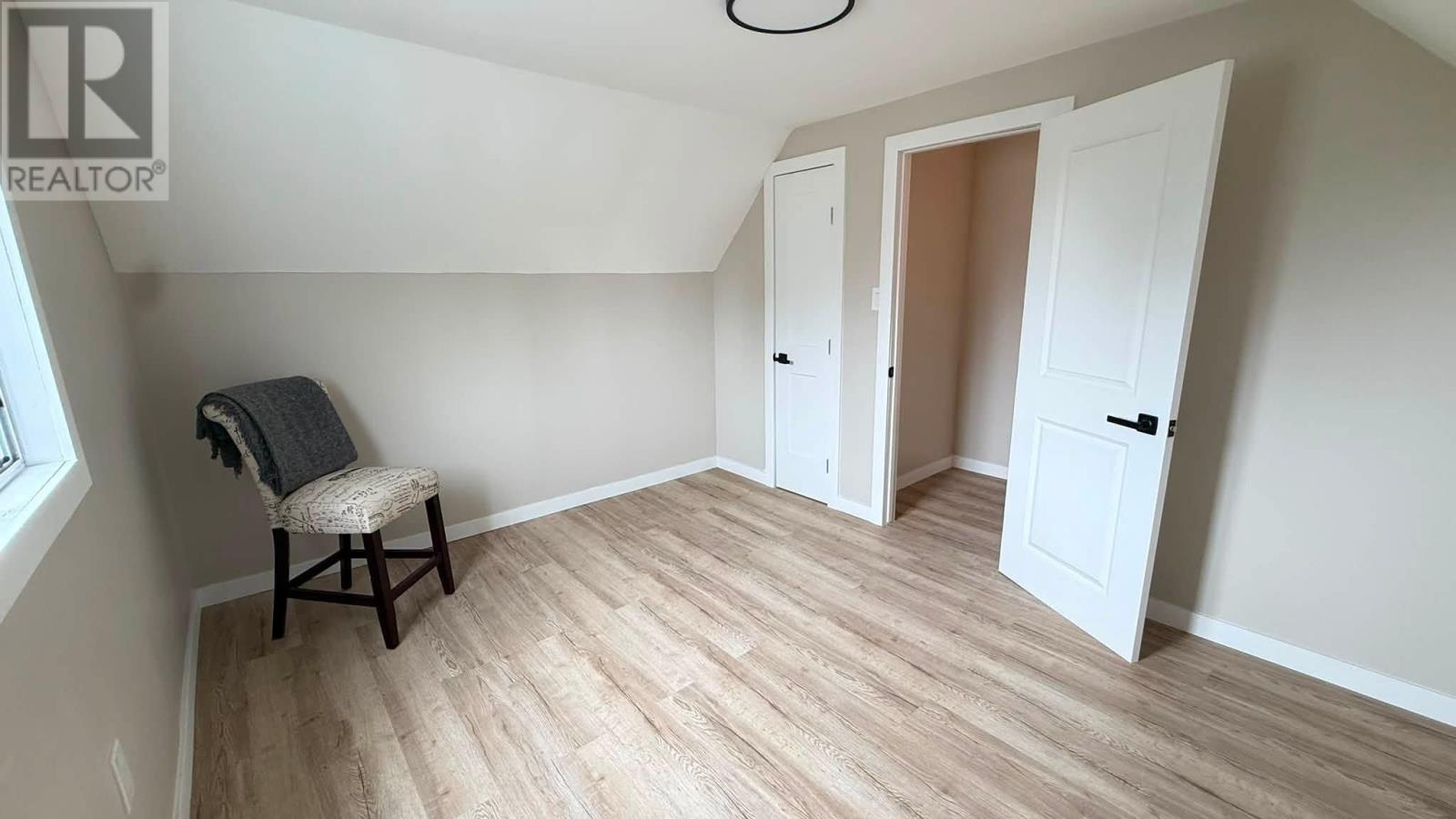 372 GRENVILLE AVE - 15