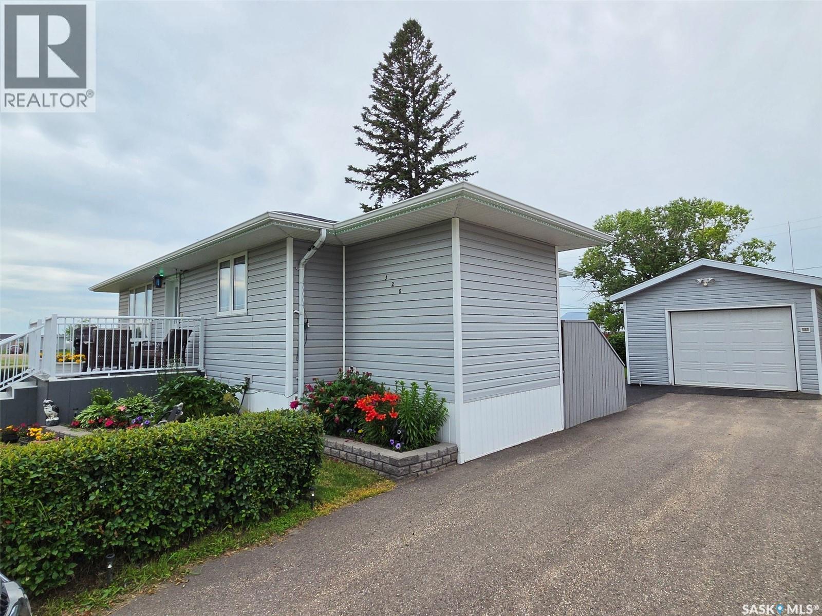 320 6th STREET W - photo 4