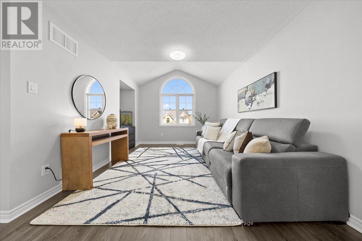 619 DUNDONALD DRIVE - 3