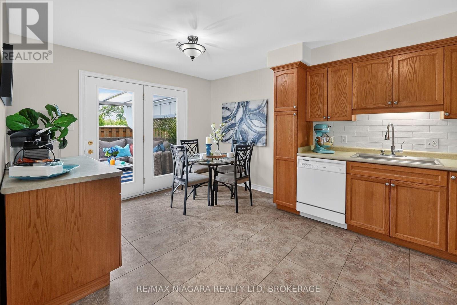 7710 VINCENT STREET W - 14