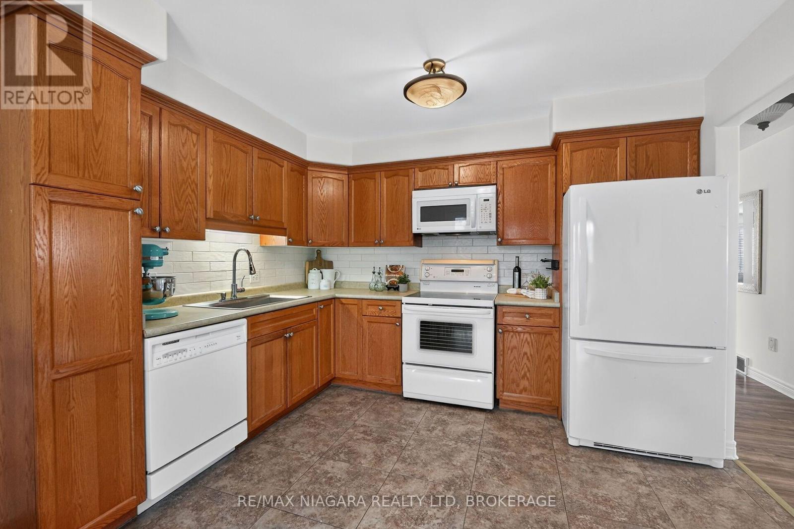 7710 VINCENT STREET W - 16