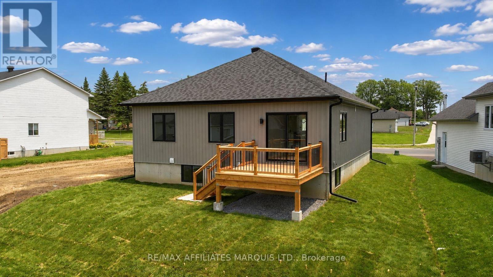 153 MARGUERITE D'YOUVILLE STREET - 2