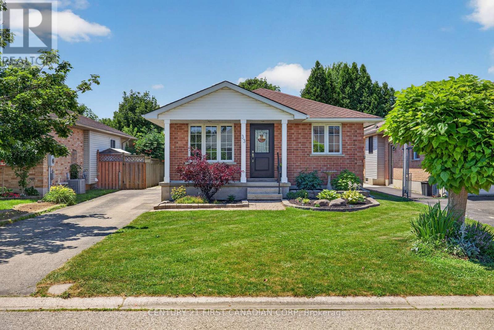 33 OLDEWOOD CRESCENT - 1