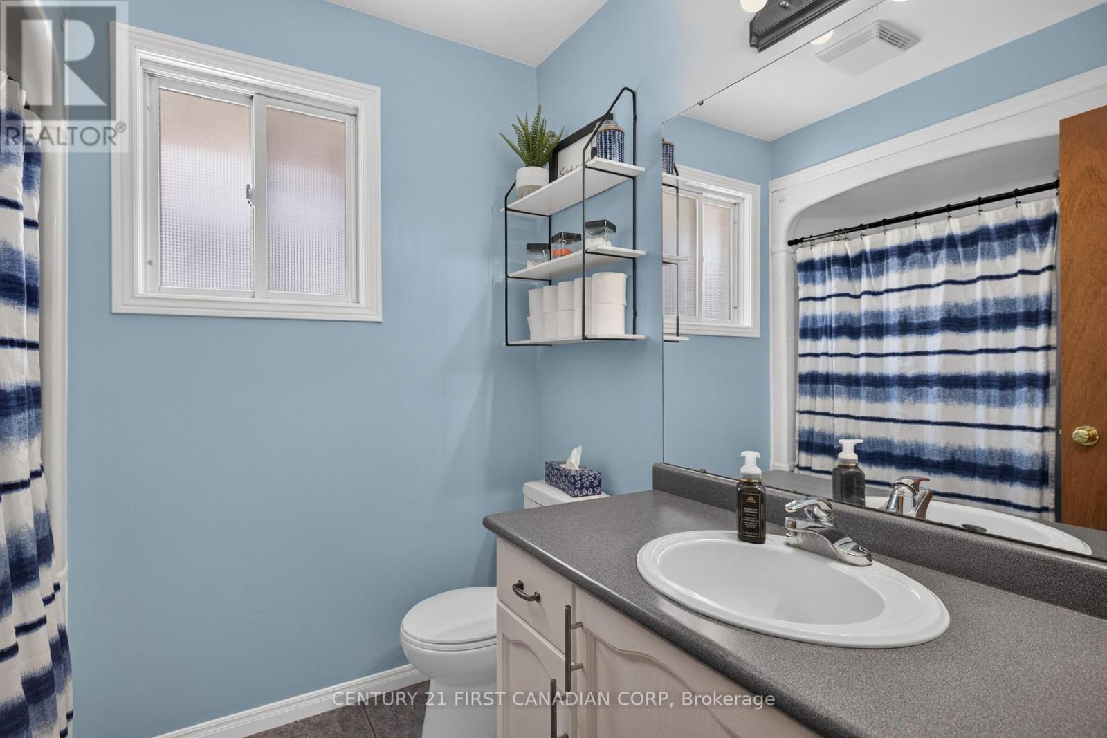 33 OLDEWOOD CRESCENT - 24