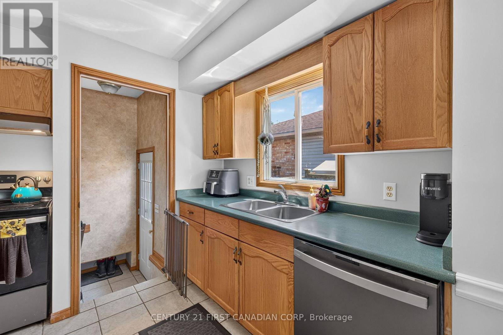 33 OLDEWOOD CRESCENT - 13