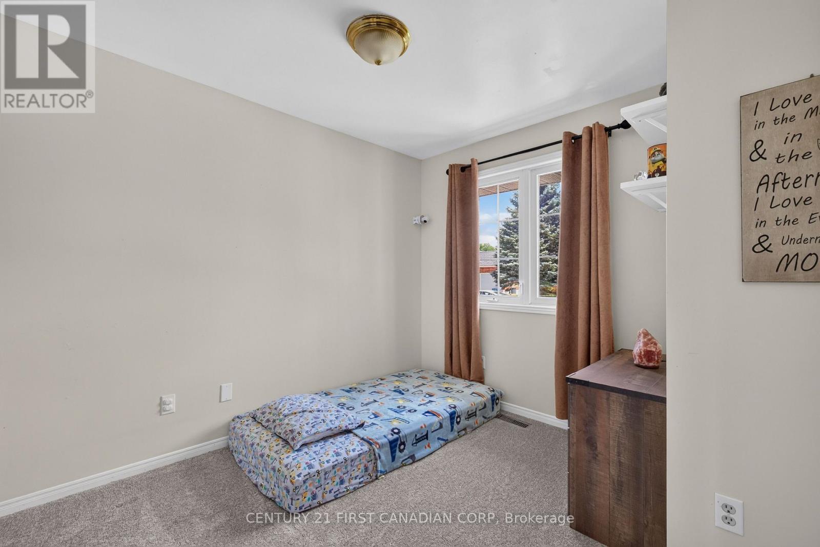 33 OLDEWOOD CRESCENT - 18