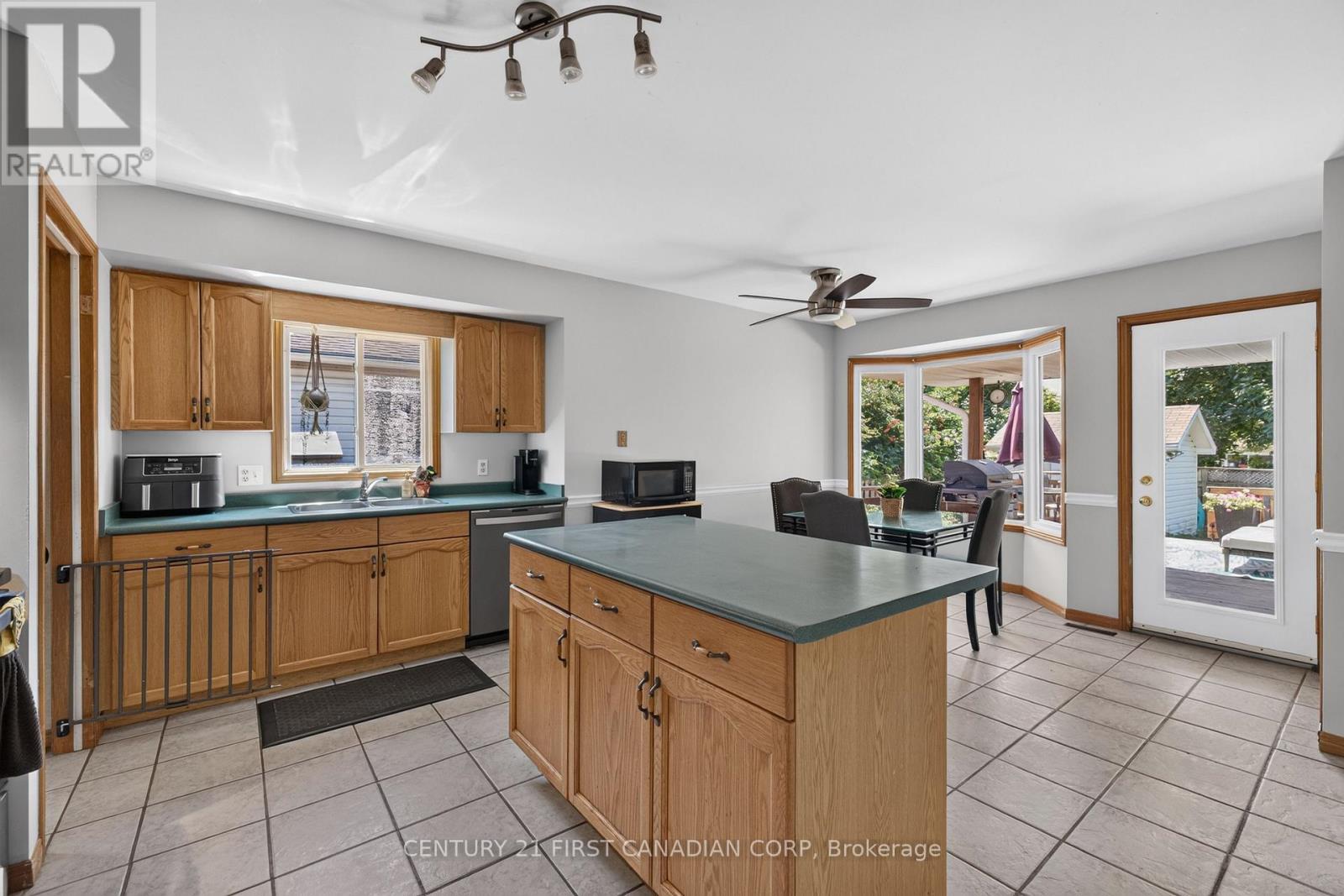 33 OLDEWOOD CRESCENT - 10