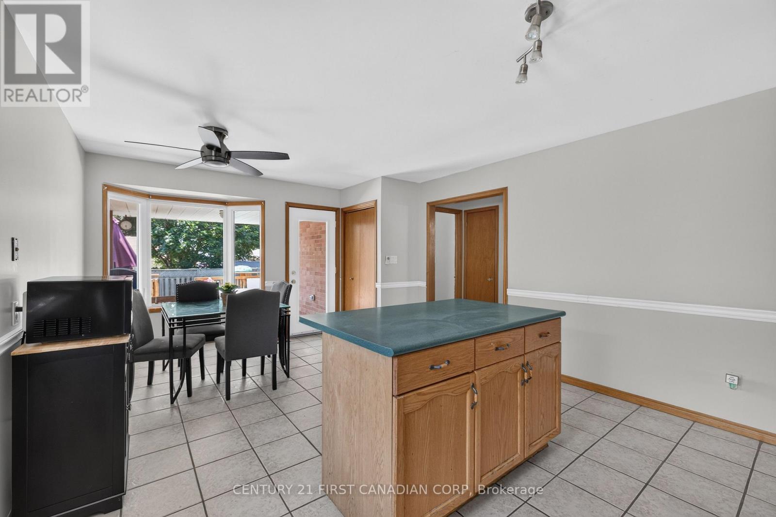 33 OLDEWOOD CRESCENT - 12