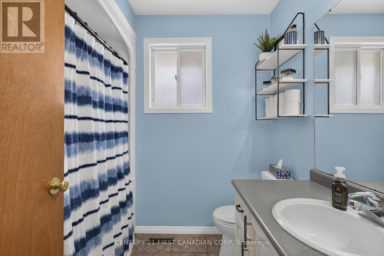 33 OLDEWOOD CRESCENT - 25