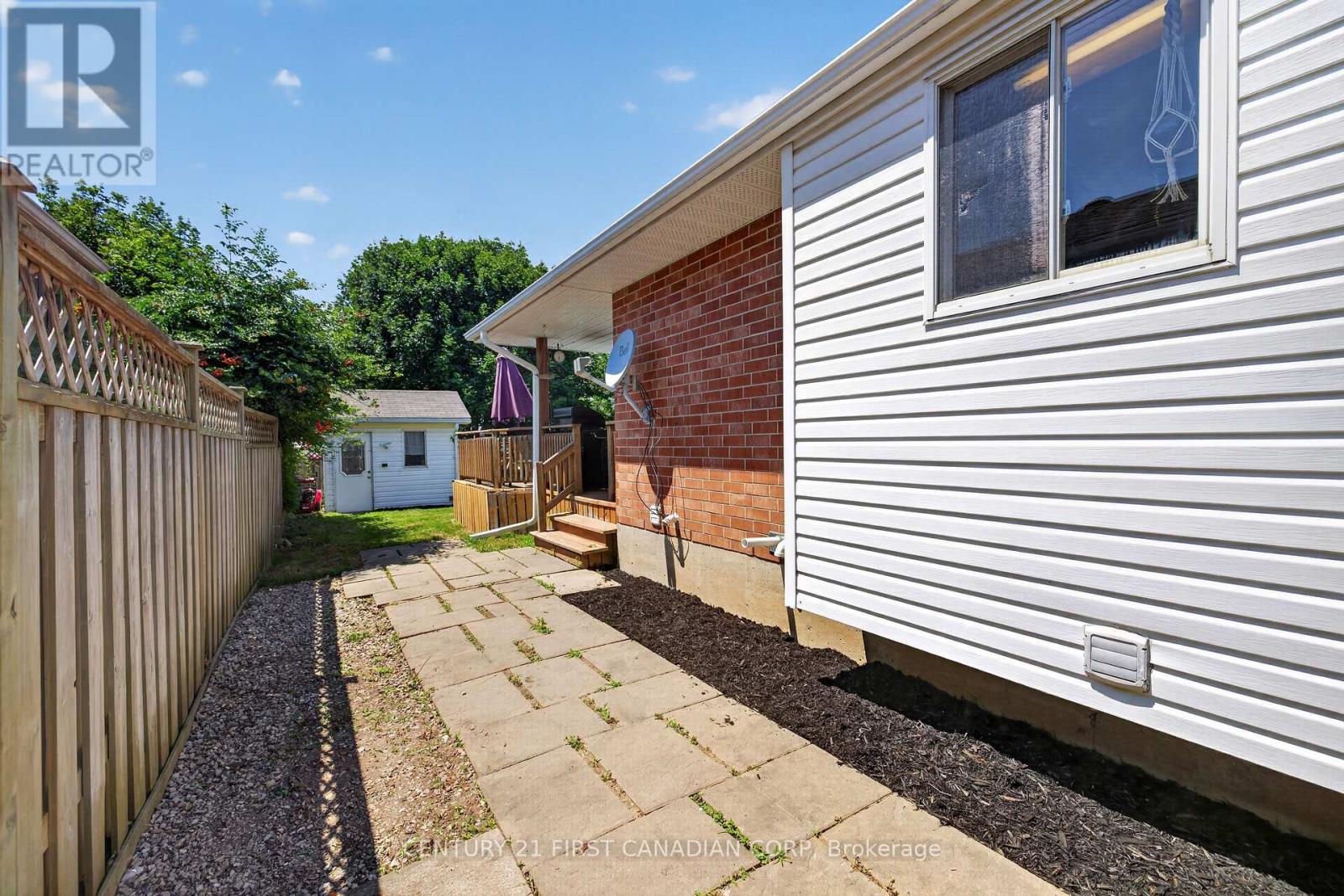 33 OLDEWOOD CRESCENT - 36