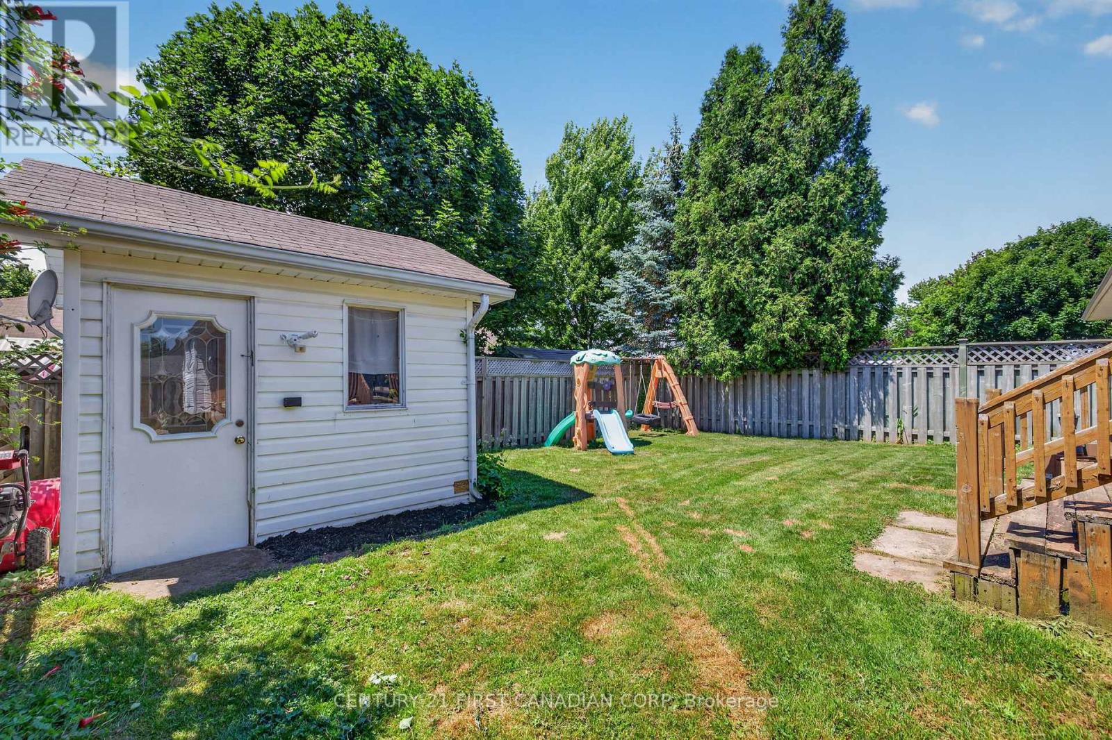 33 OLDEWOOD CRESCENT - 38