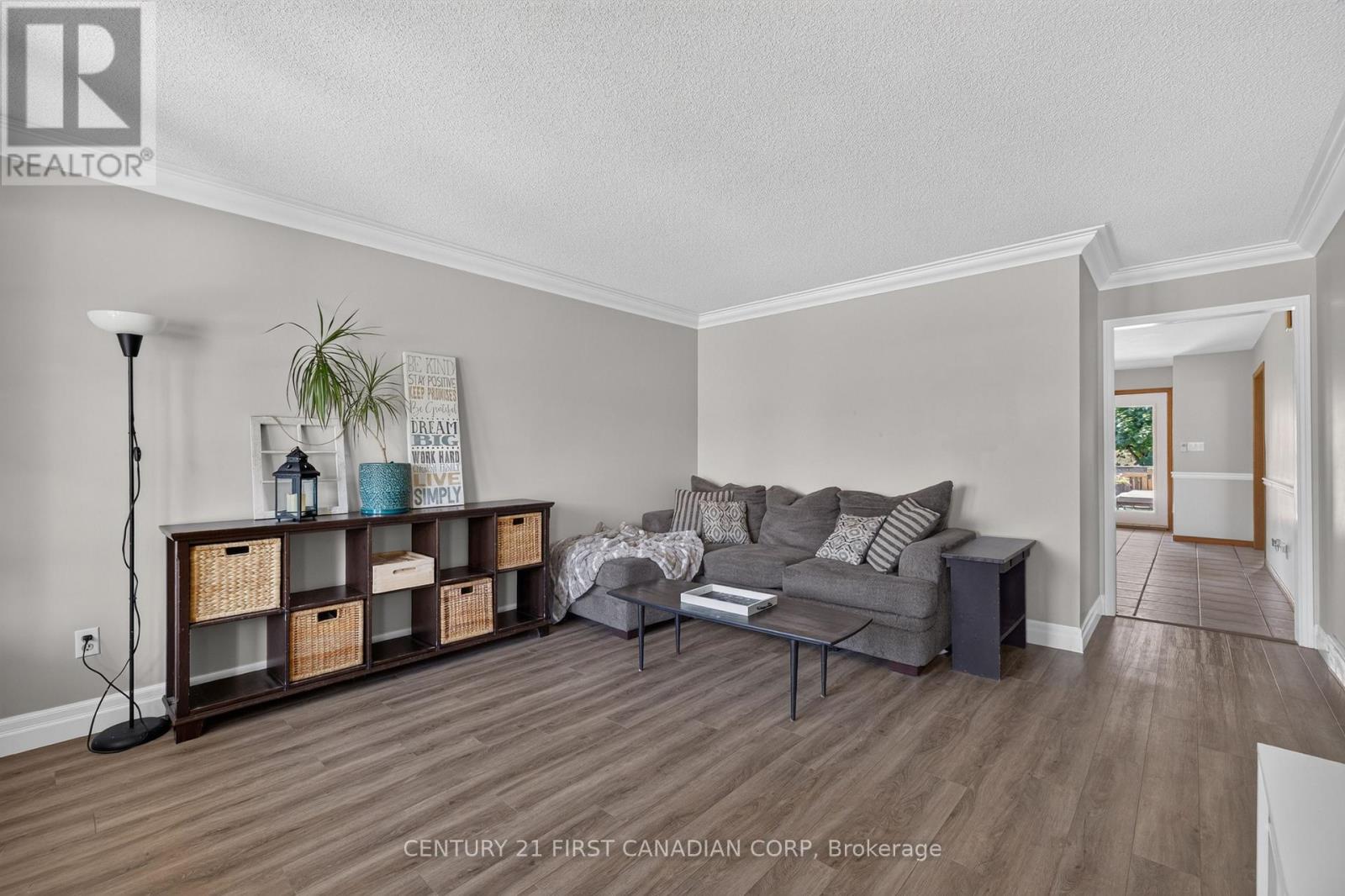 33 OLDEWOOD CRESCENT - 8