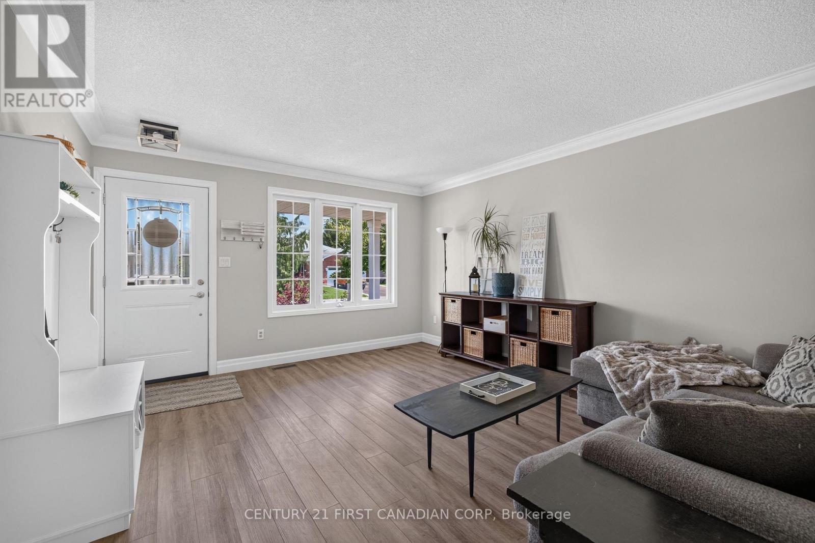33 OLDEWOOD CRESCENT - 6