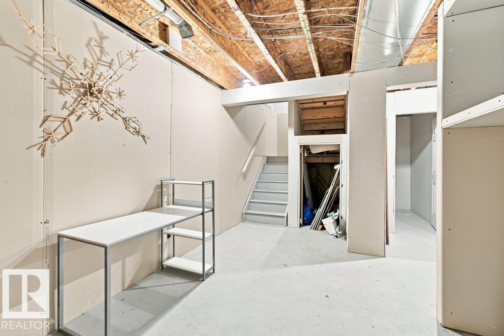 2811 33 ST NW - 35