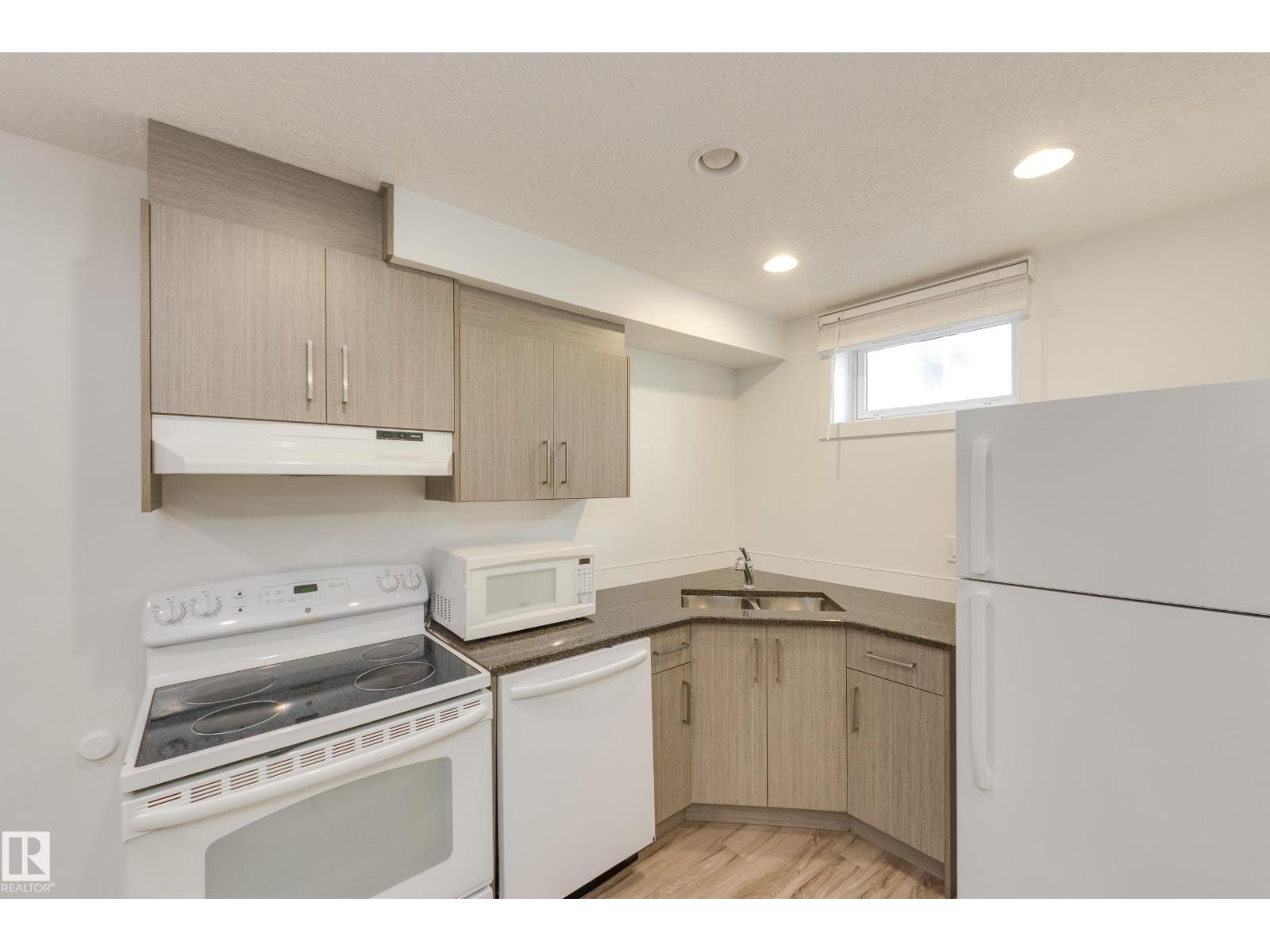13112 90 ST NW - 30