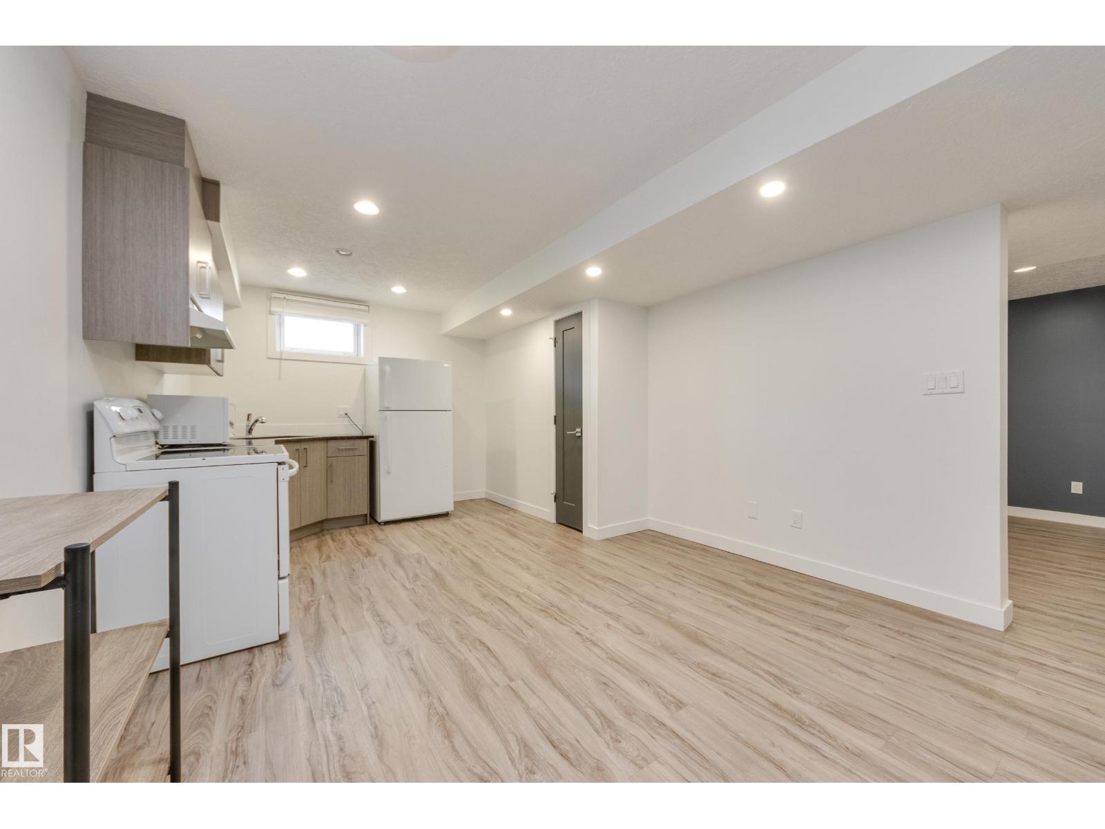 13112 90 ST NW - 32