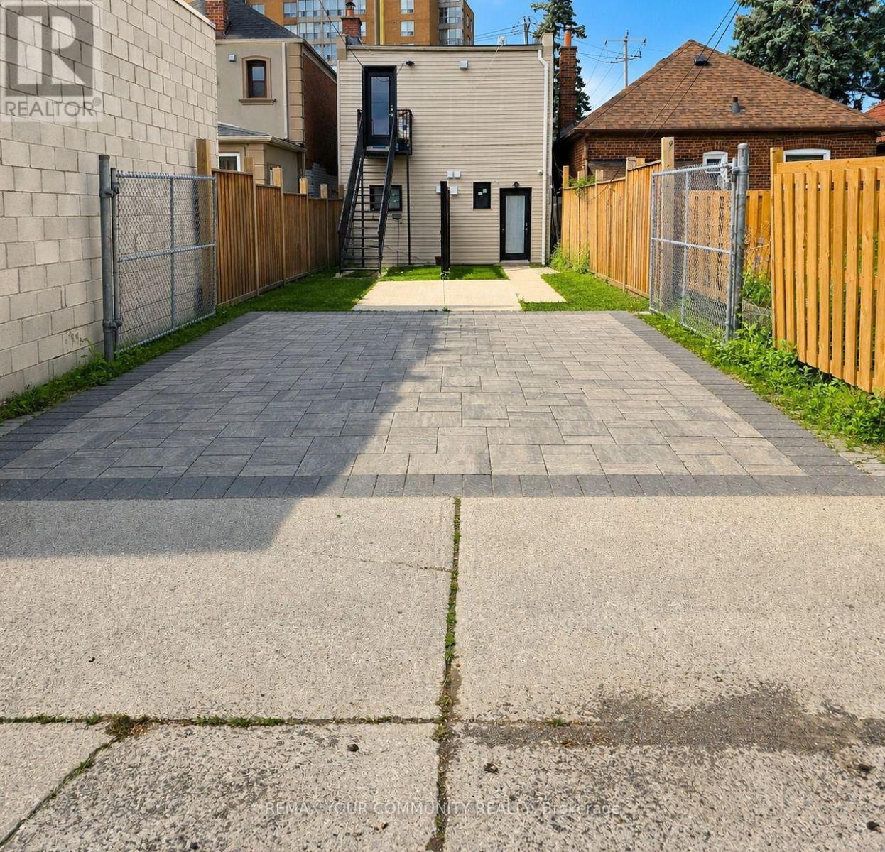 1623 KEELE STREET - 31