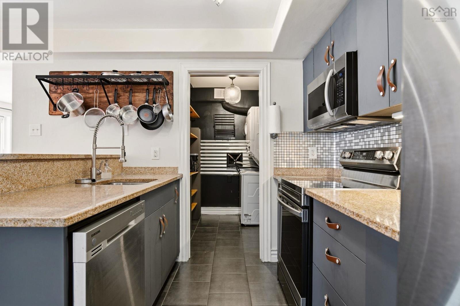 #304 3749 Kencrest Avenue - 10