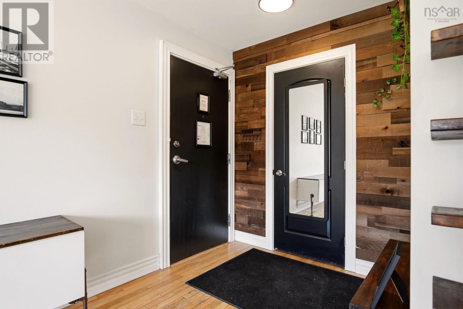 #304 3749 Kencrest Avenue - 3