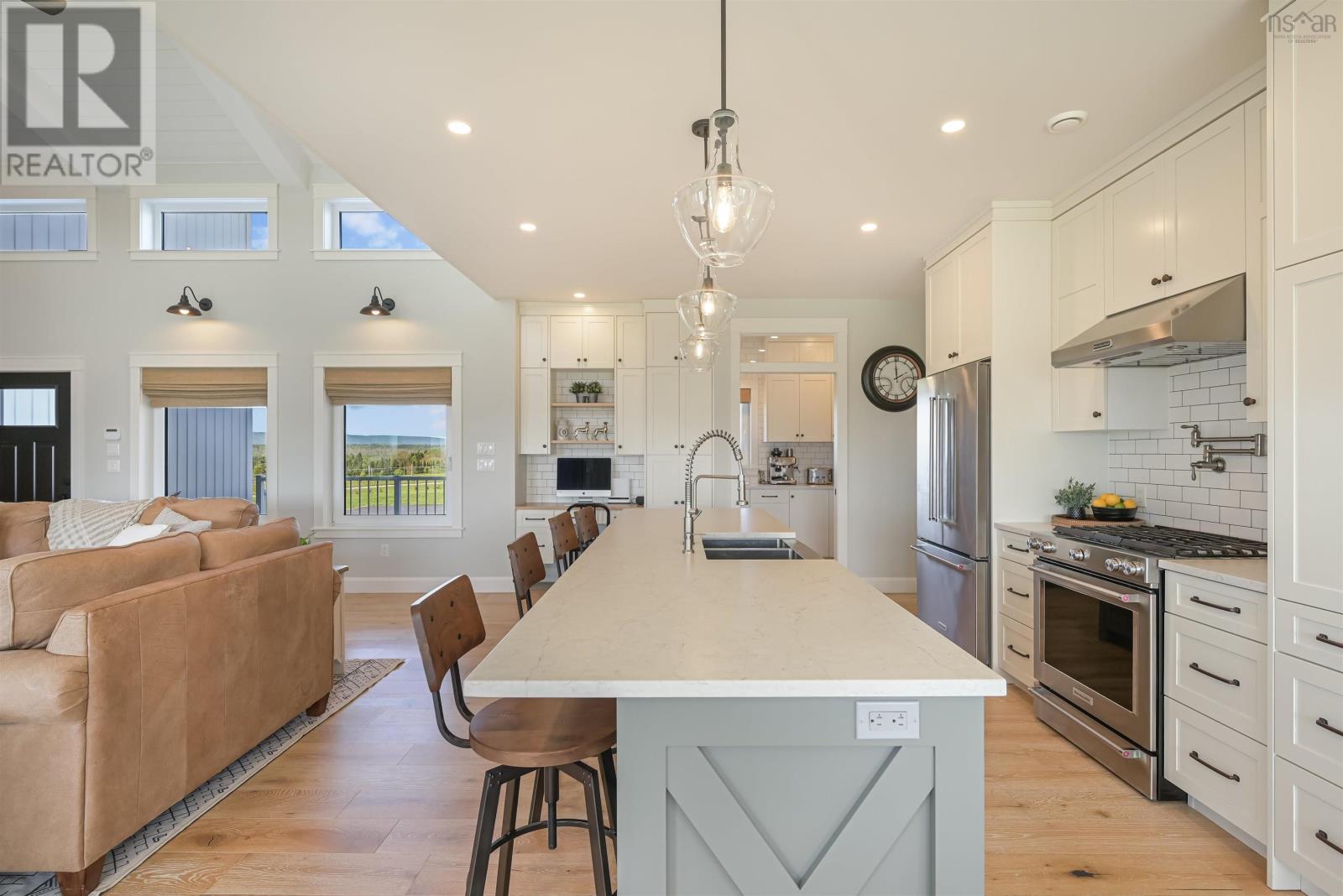 2000 Hillside Boularderie Road - 10
