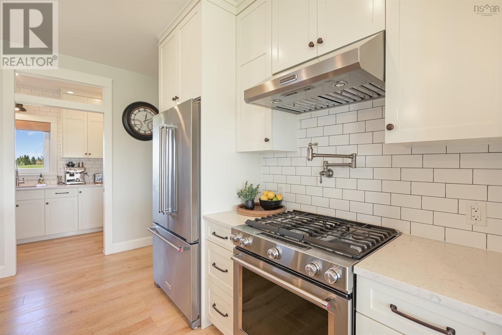 2000 Hillside Boularderie Road - 12