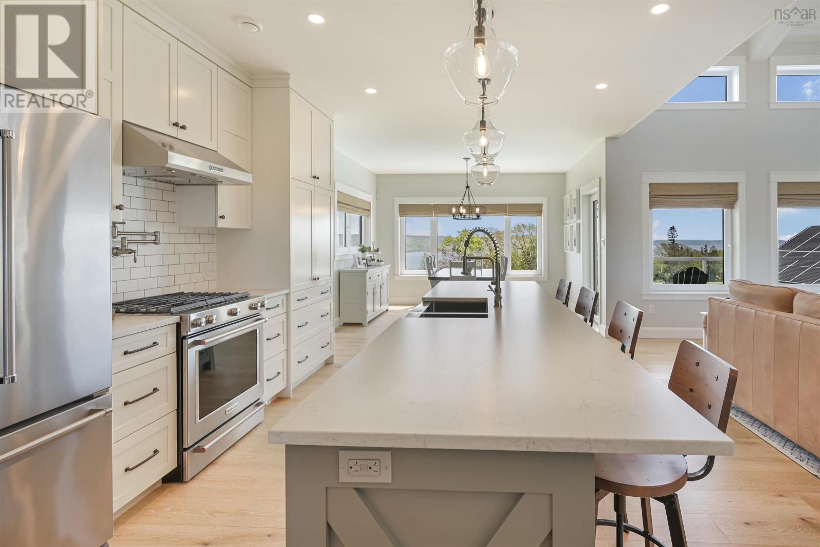 2000 Hillside Boularderie Road - 13