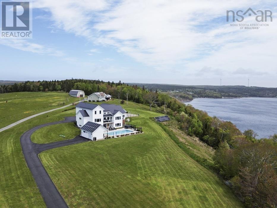2000 Hillside Boularderie Road - 2