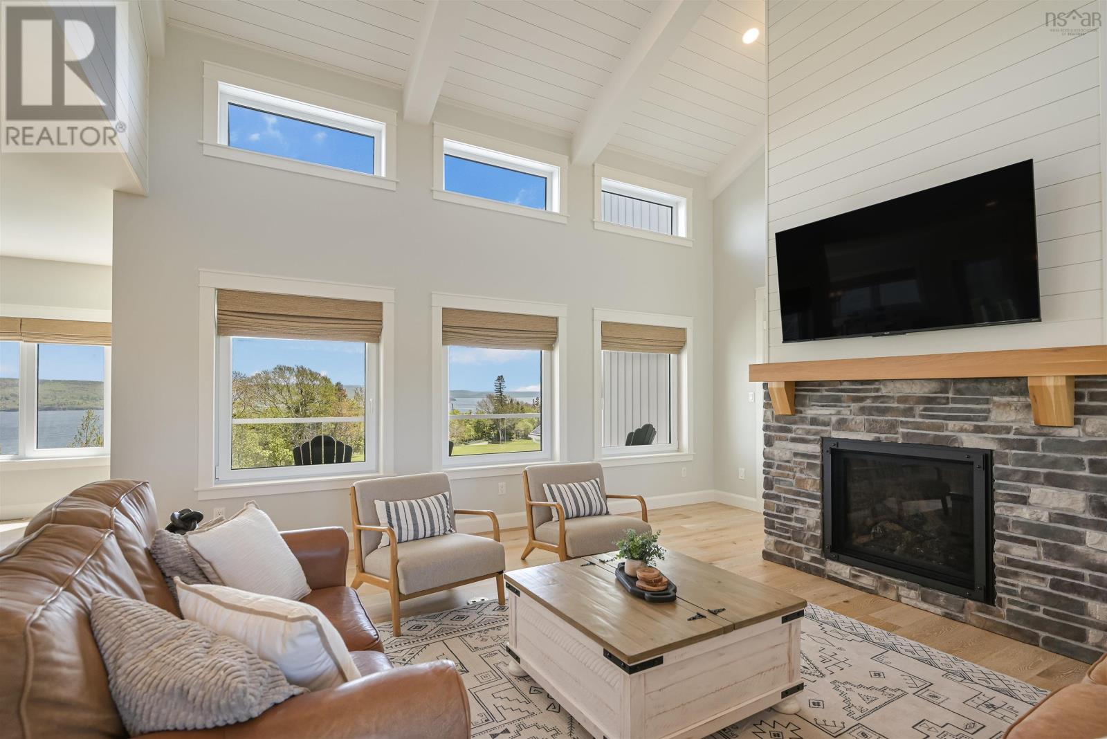 2000 Hillside Boularderie Road - 18