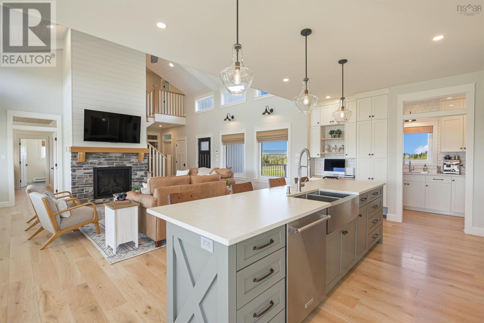2000 Hillside Boularderie Road - 16