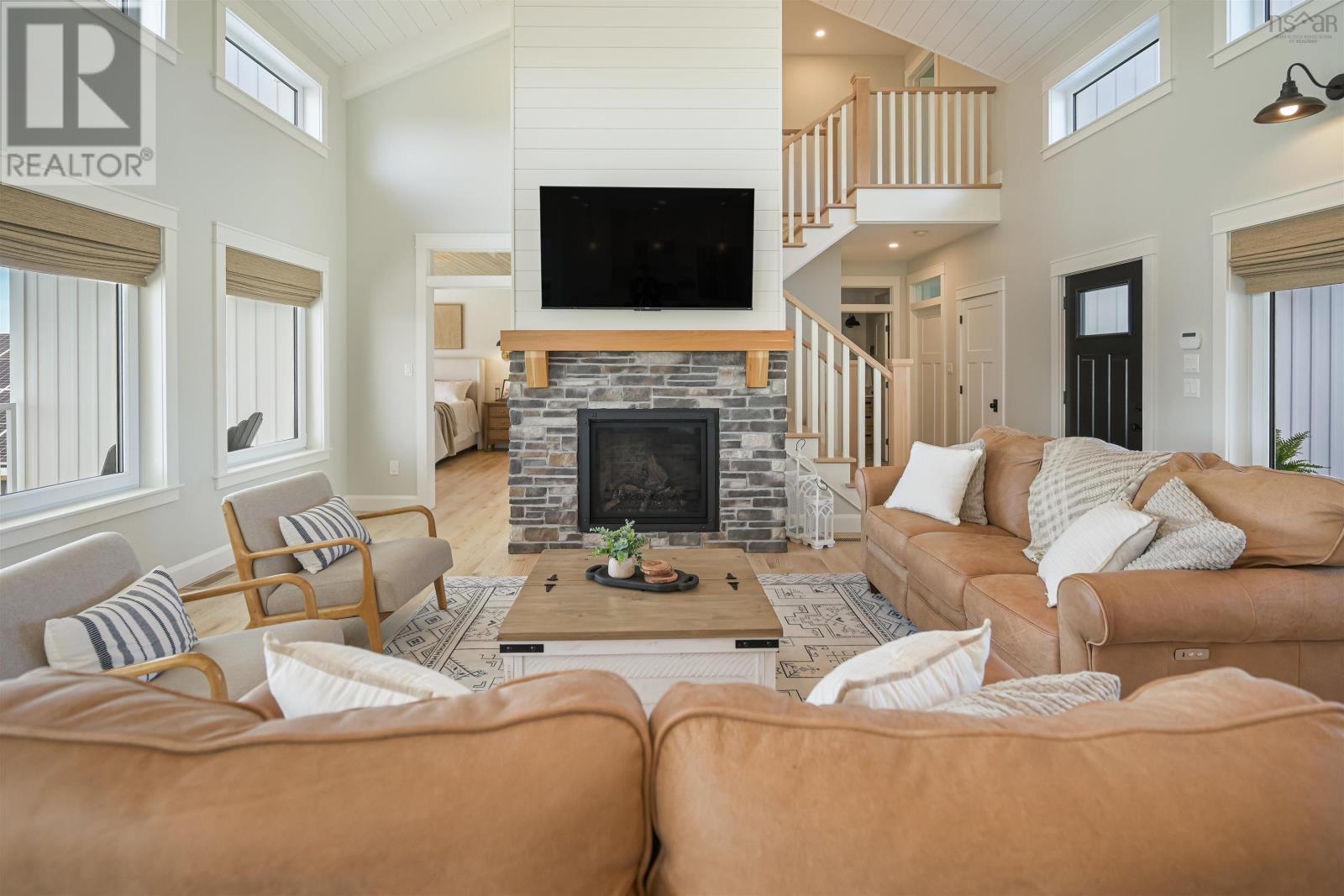 2000 Hillside Boularderie Road - 17