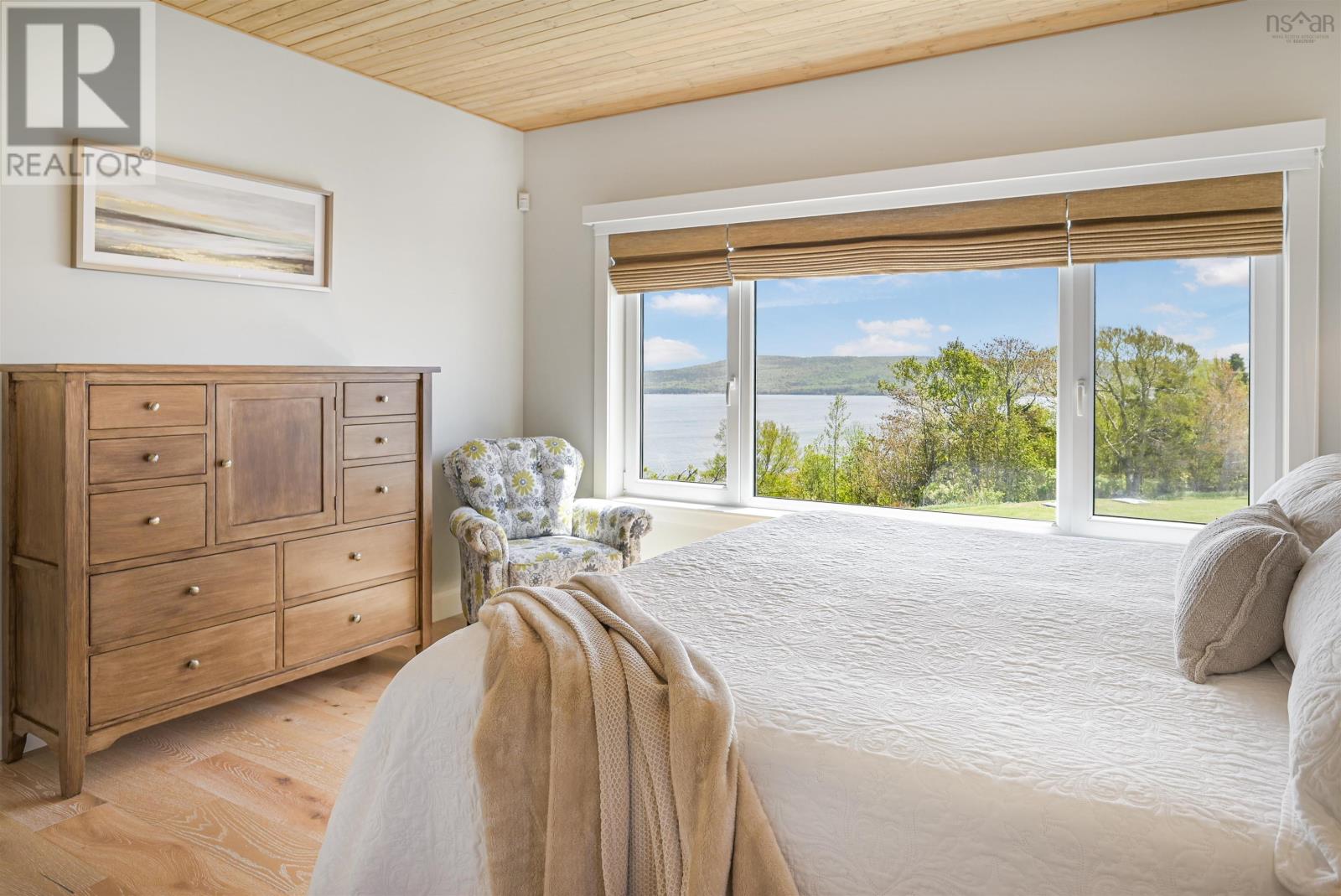 2000 Hillside Boularderie Road - 21