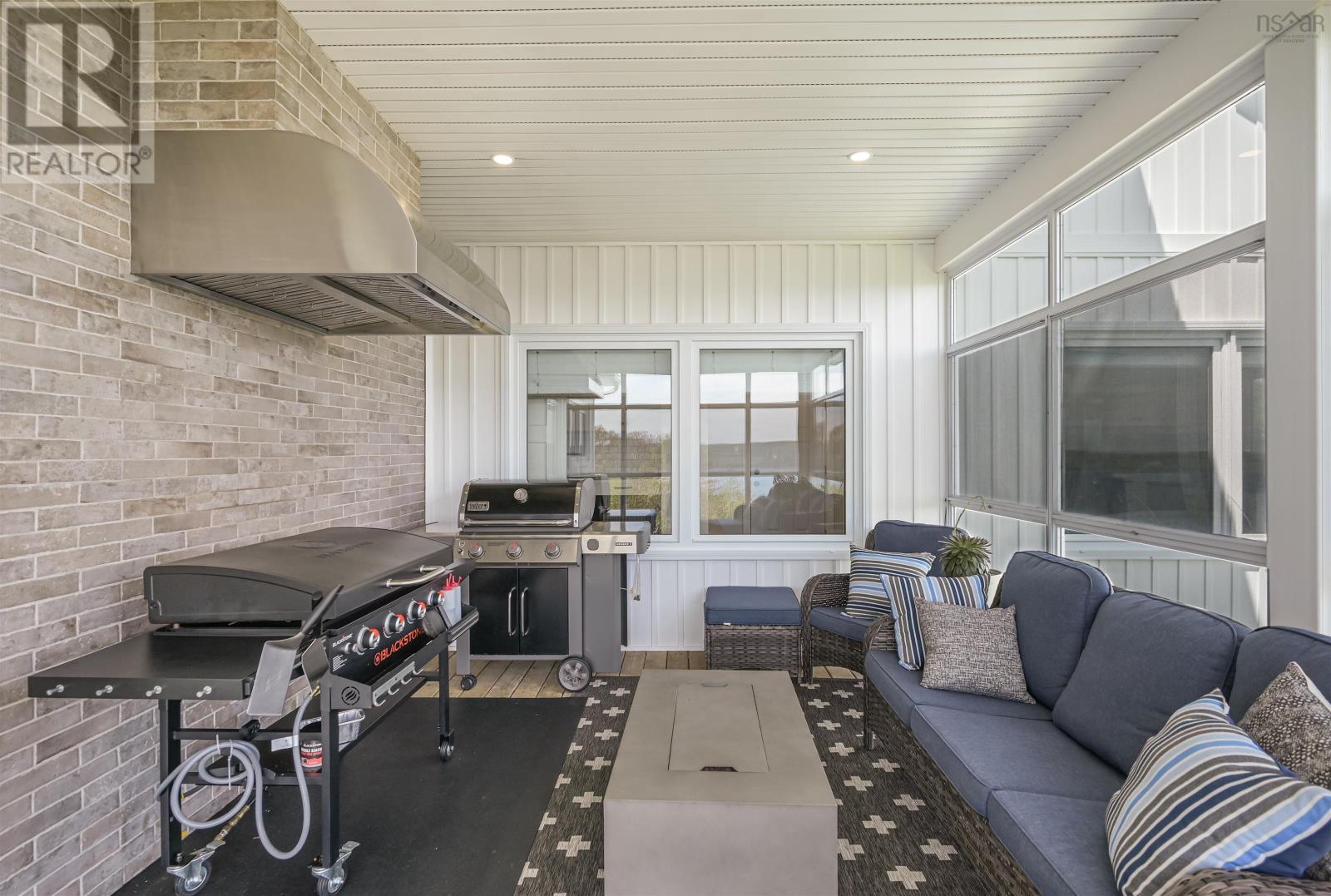2000 Hillside Boularderie Road - 27