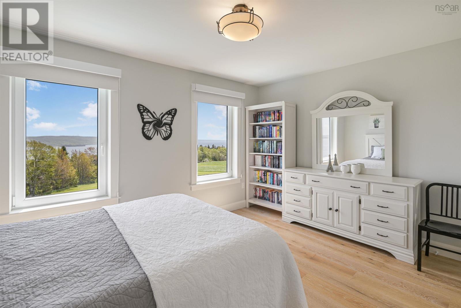 2000 Hillside Boularderie Road - 32