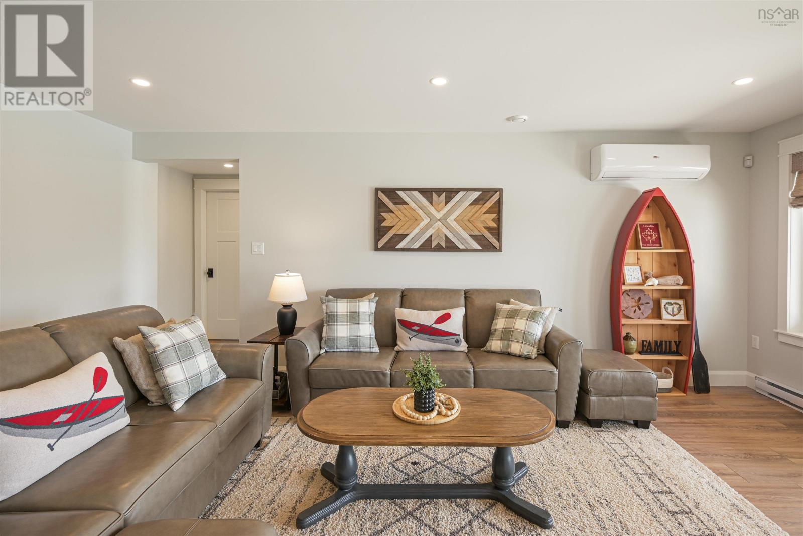 2000 Hillside Boularderie Road - 37