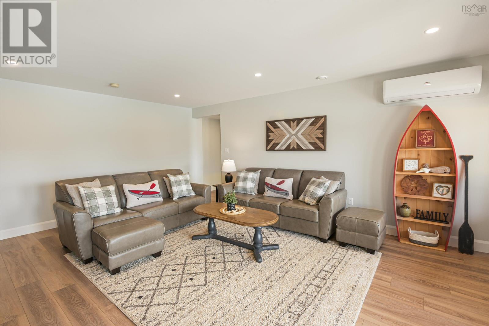 2000 Hillside Boularderie Road - 36