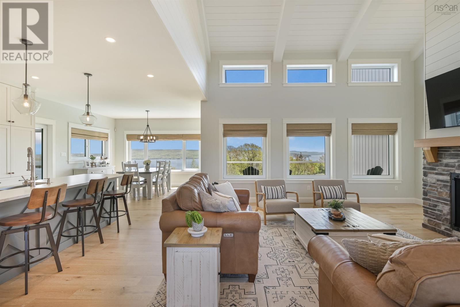 2000 Hillside Boularderie Road - 6