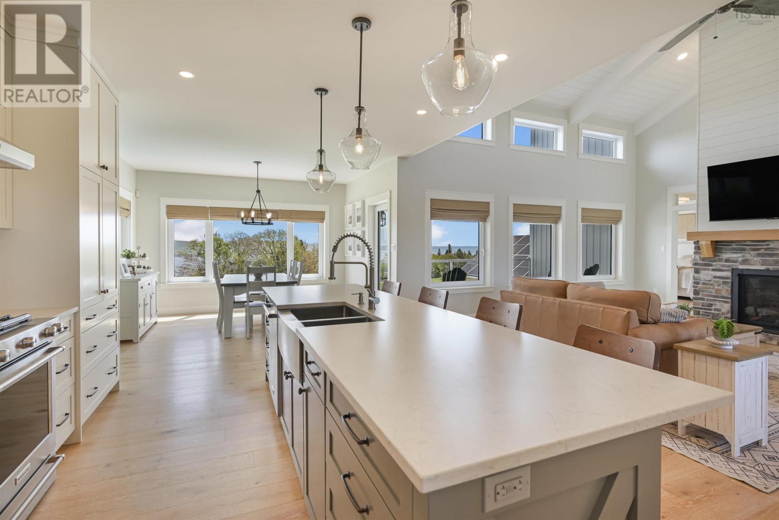 2000 Hillside Boularderie Road - 8