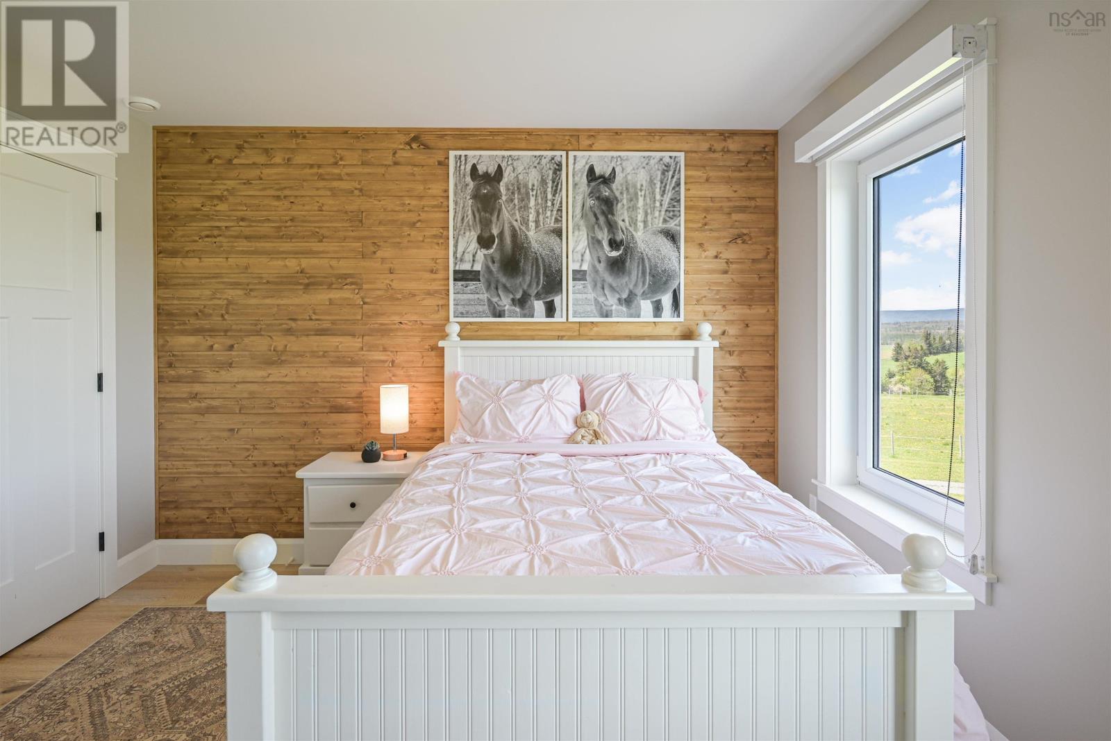 2000 Hillside Boularderie Road - 35